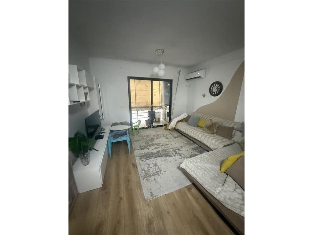 Shitet apartament 2+1 ne Yzberisht 2