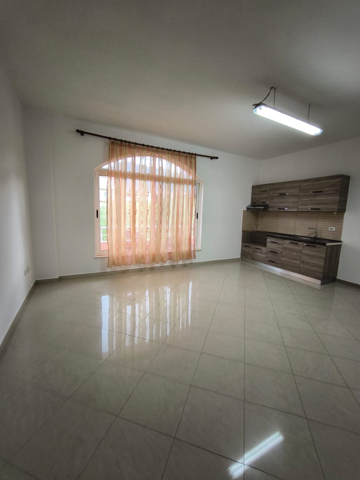 Jepet me qera apartment 1+1 tek Kodra e Priftit