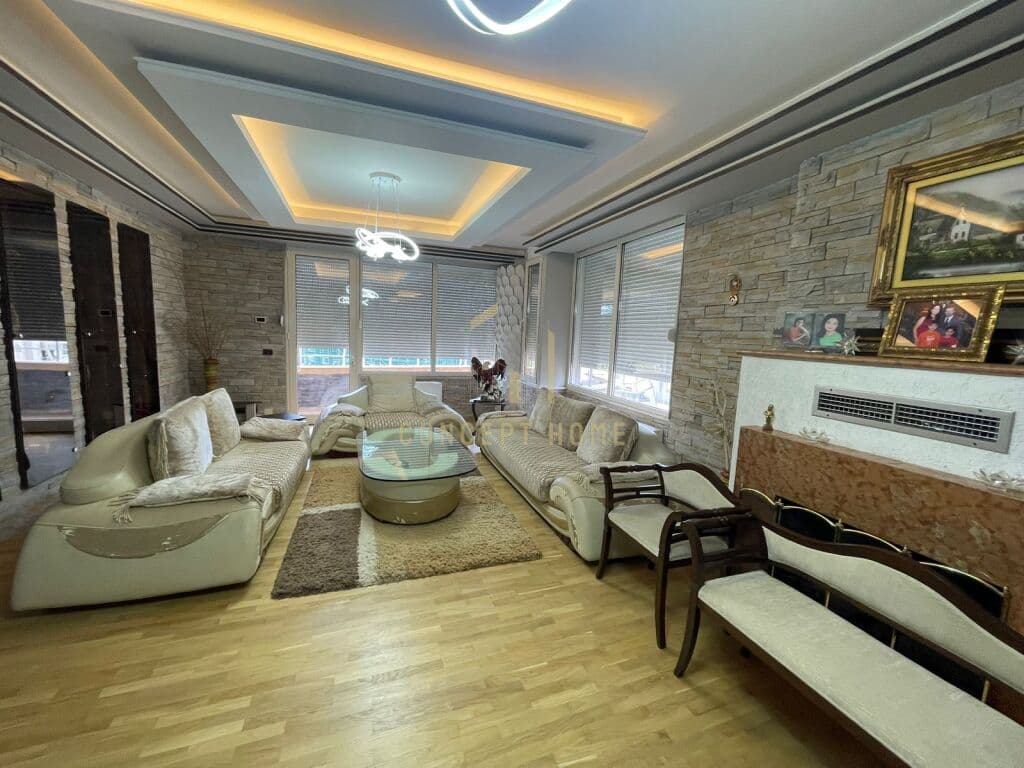 Apartament 4+2 me qira në Myslym Shyri, Tiranë - 2200€ | 300 m²