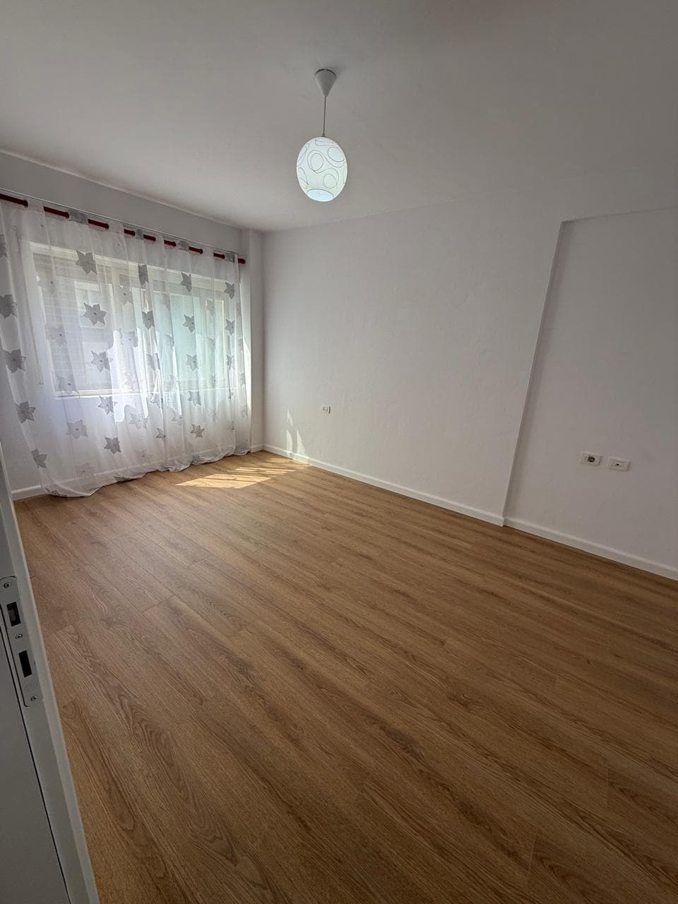 Shitet apartament 1+1 tek Ish Parku Autobuzave 4