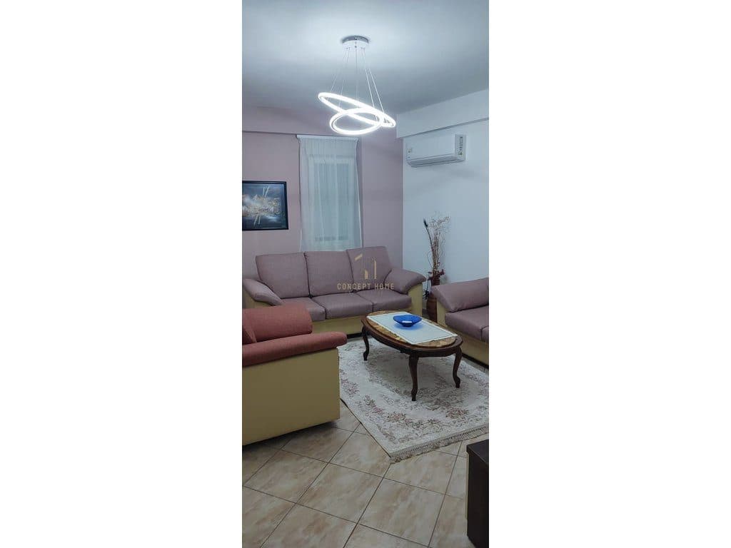 Jepet apartament me qera 1+1 tek 21 Dhjetori 2