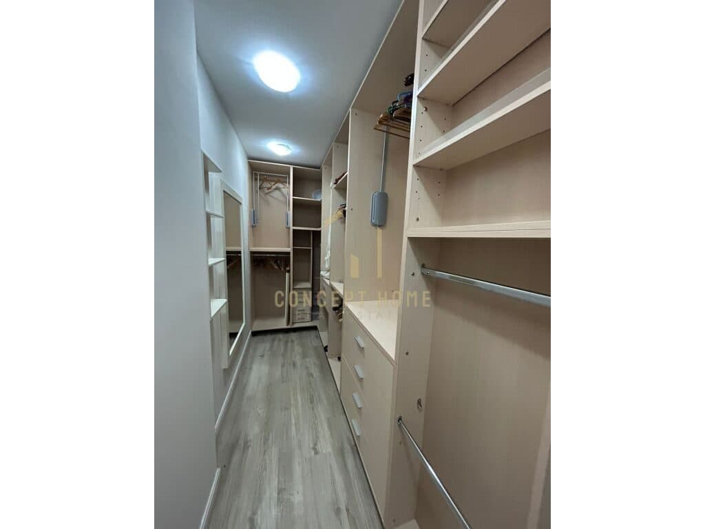 Jepet me qera Apartament 3+1+2+verande ne Yzberisht 43,000 leke/muaji 2
