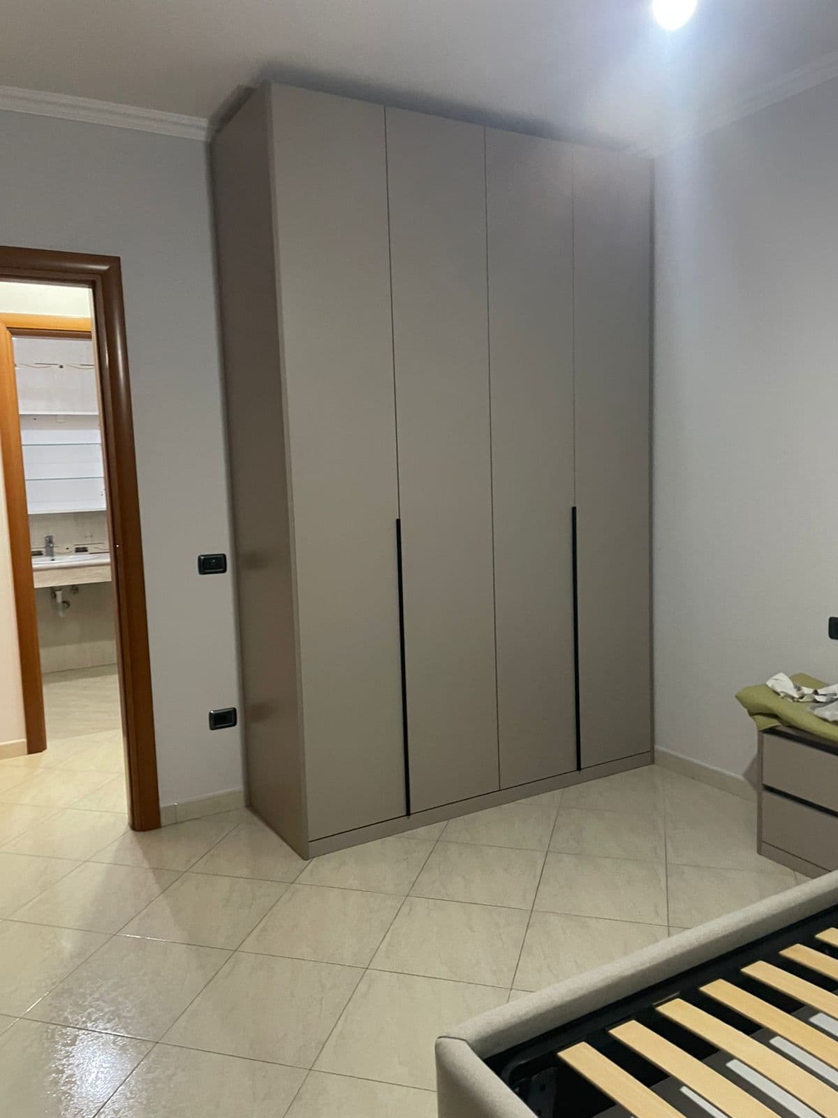 Apartament 2+1+2 Me Qira në Qendër, tek 9 Kateshet - 800€ | kati 7 2