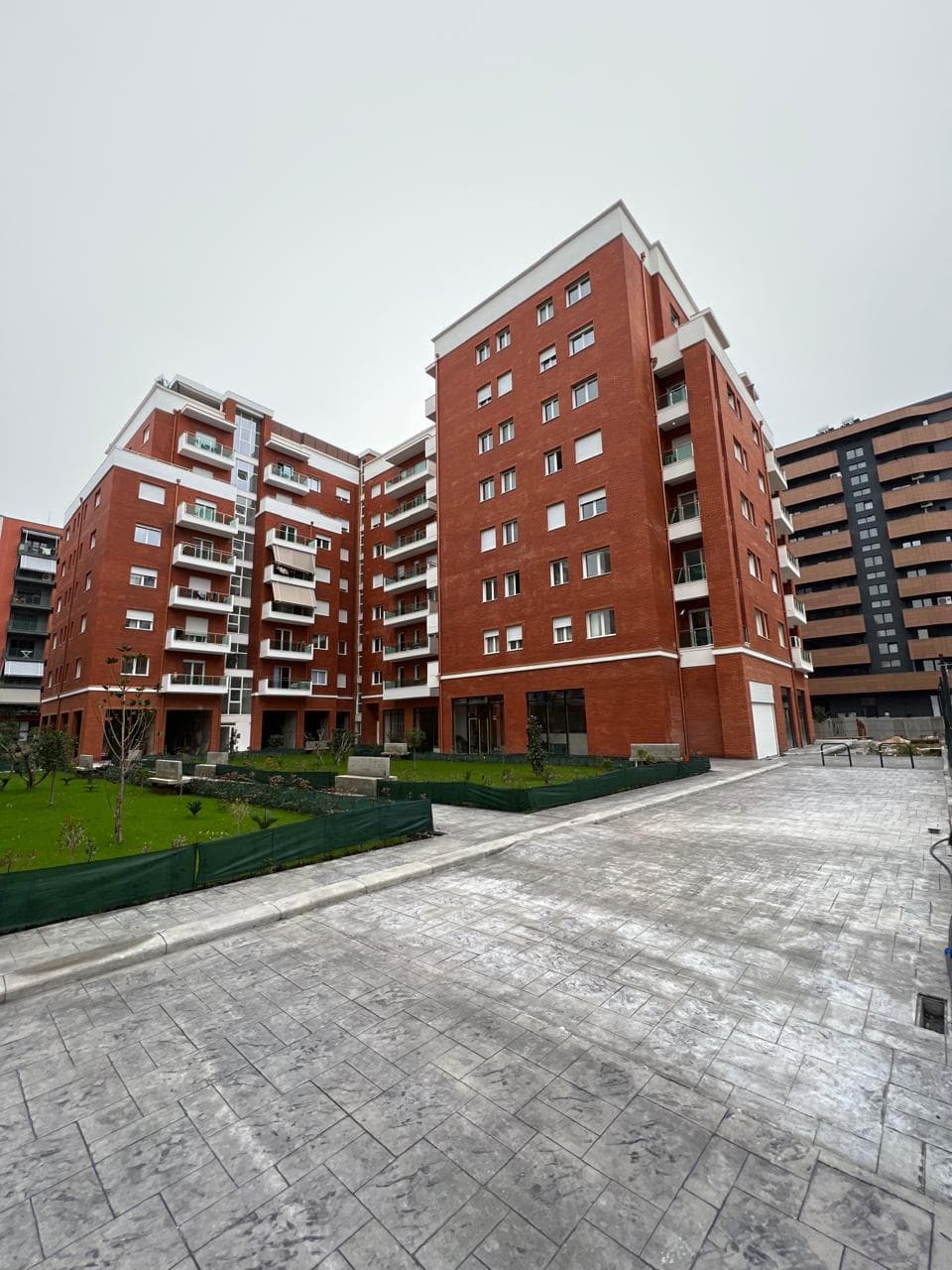 Shitet Apartament 2+1+ Post Parkimi ne Astir (Sima Com) 2
