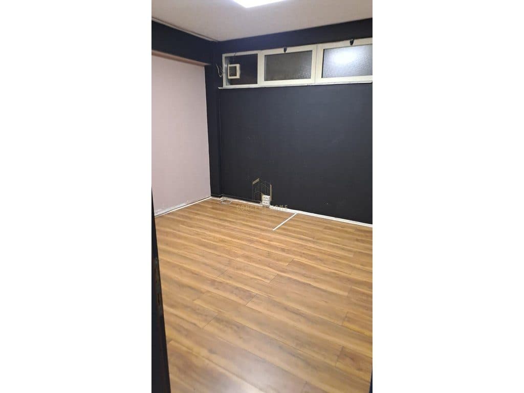 Jepet me qera ambient biznesi te 21 Dhjetori. 4