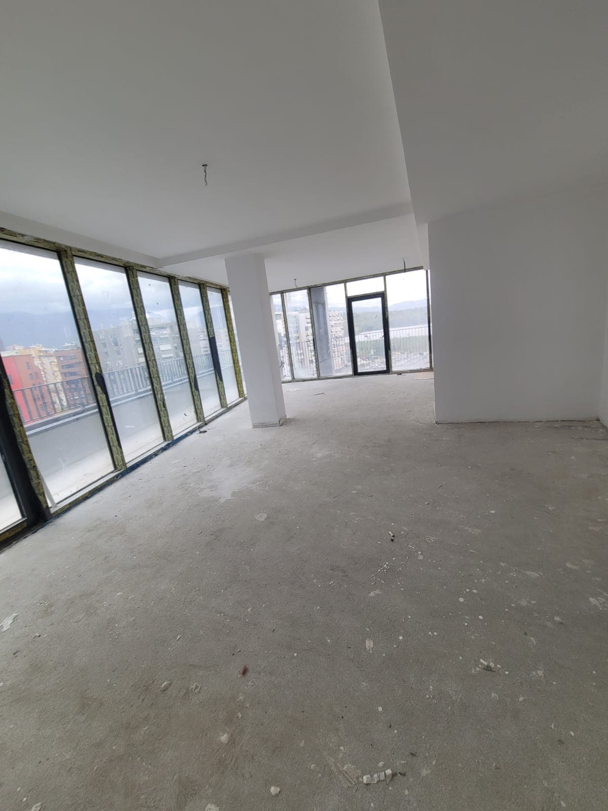 Shitet apartament 3+1+2 tek Liqeni Artificial / 646.360 euro 3
