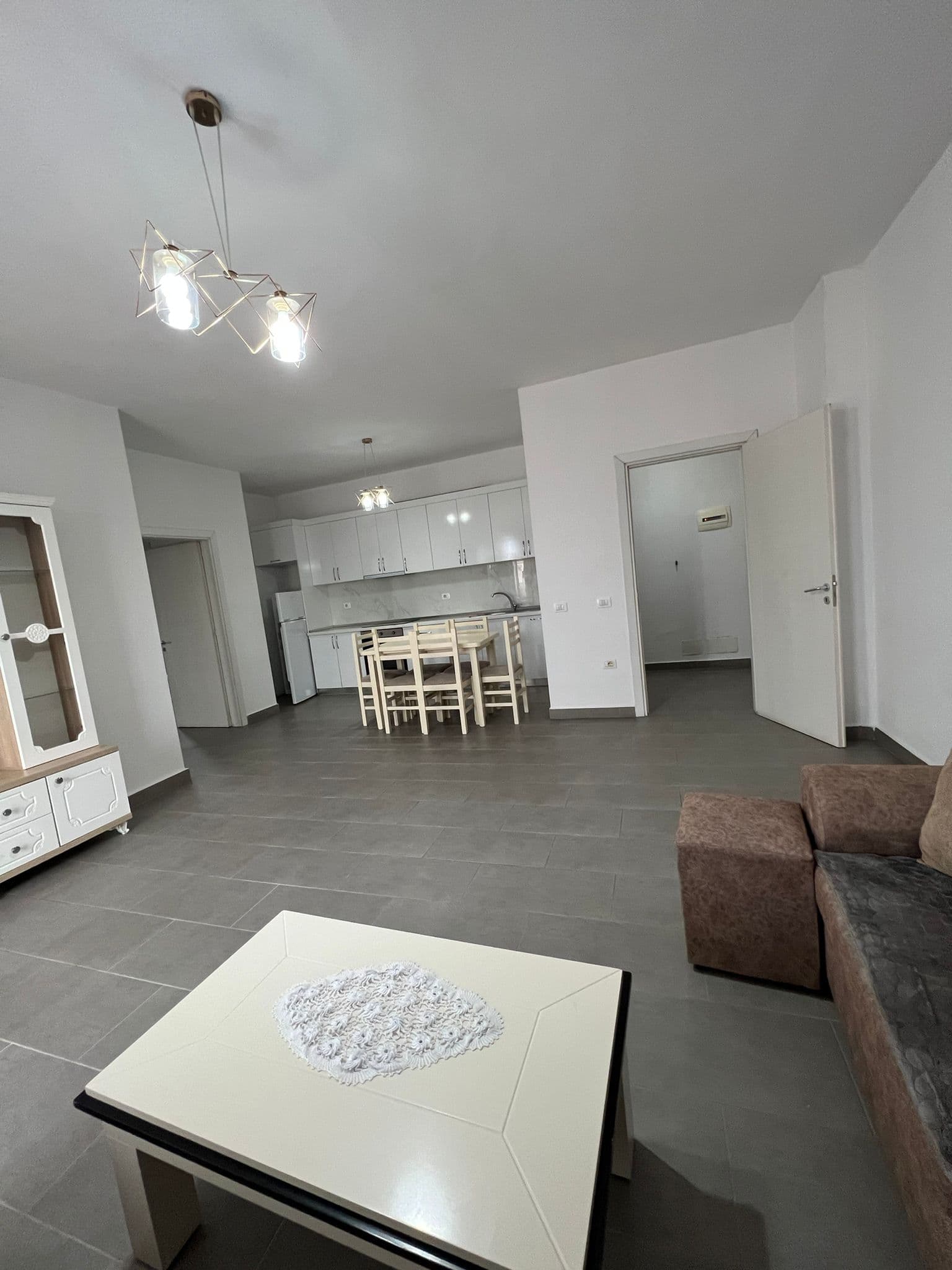 Shitet apartament 2+1 ne Kamez 2