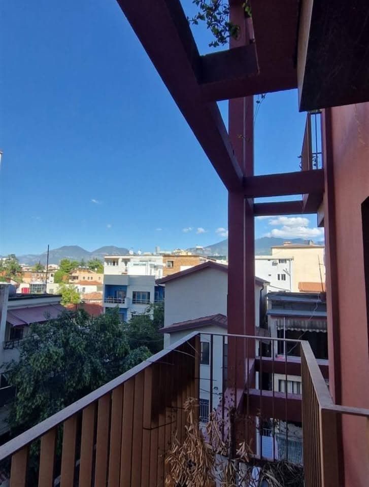 Jepet me qera Apartament 2+1 tek Rruga e Kavajes