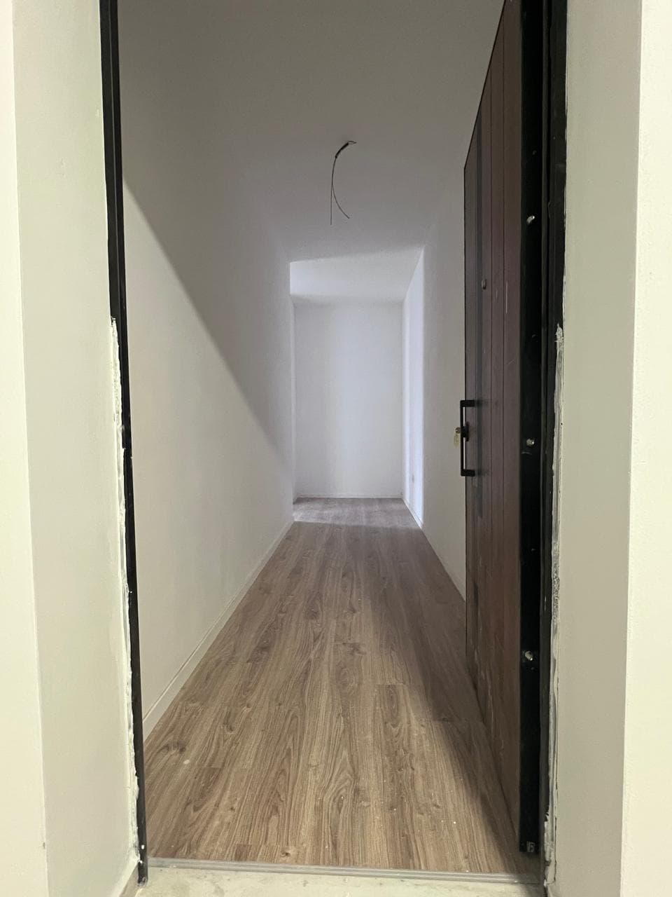 Shitet apartament 2+1 ne Kamez prane Bashkise 2