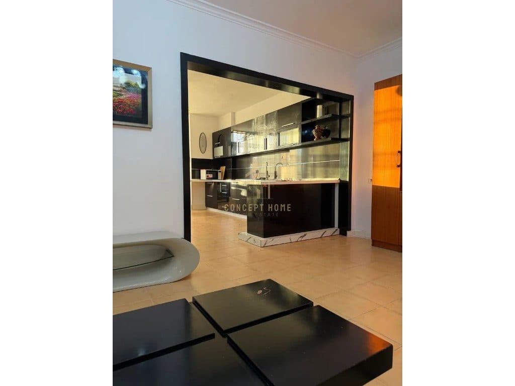 Jepet me qera apartament 2+1+D tek Komuna Parisit 3