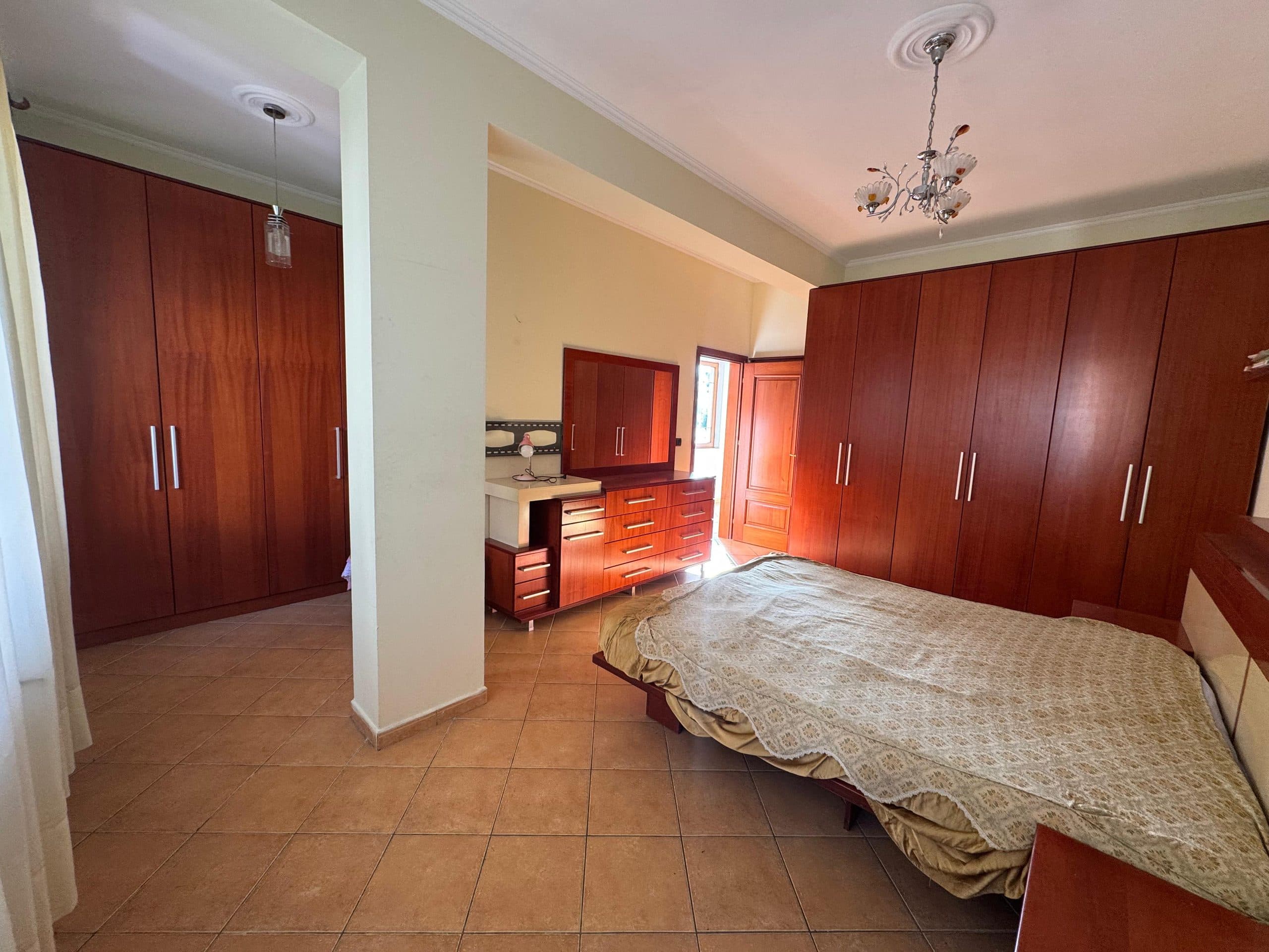 Ndërtesë 3 kate Për Qira në Don Bosko, Tiranë - 2500€ | 260 m²
