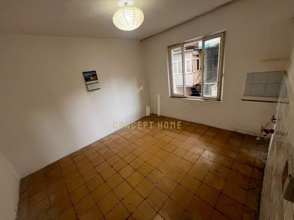 Shitet Apartament 1+1 tek 21 Dhjetori 2