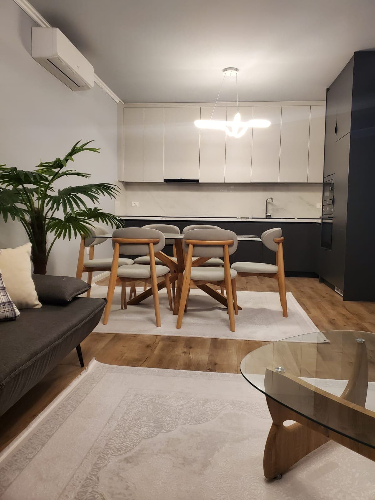 Apartament 2+1+2 Me Qira në Liqeni i Thate, Tiranë - 1500€ | 115 m² 2