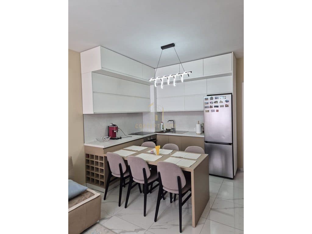 Jepet me qera apartament 2+1 ne Kamez