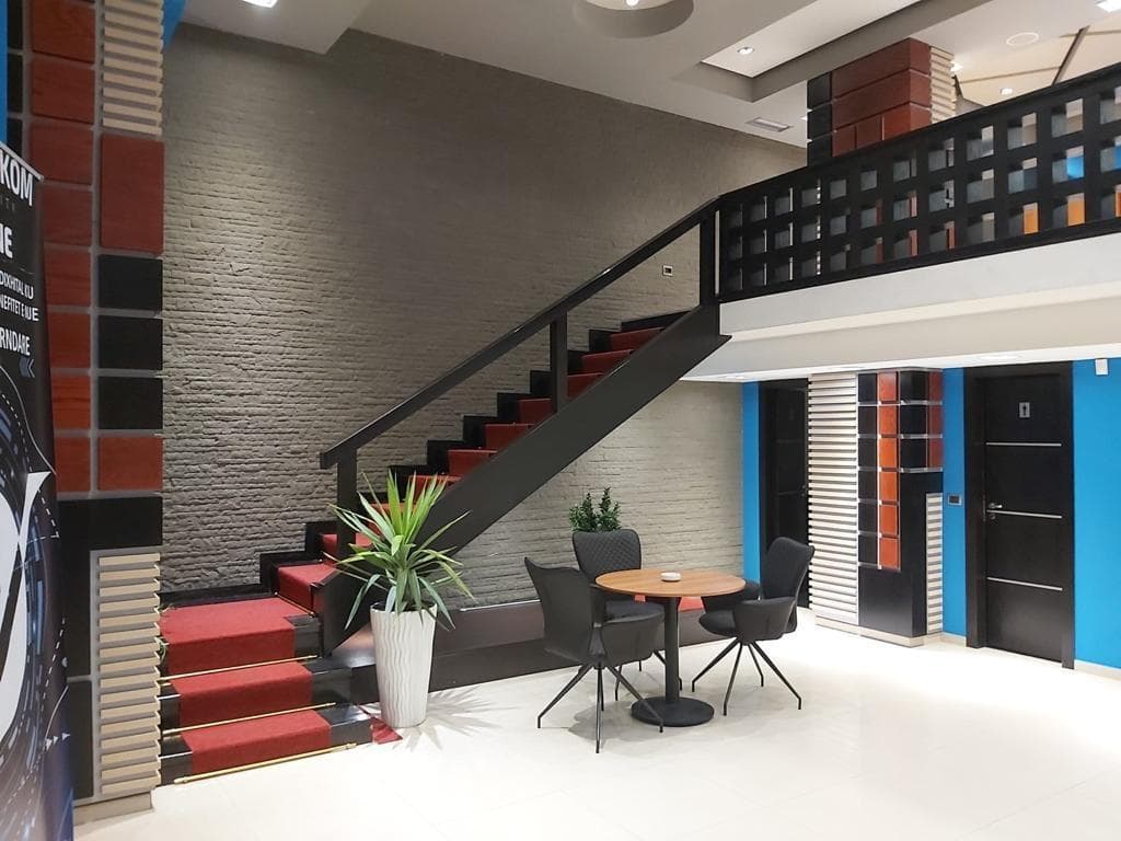 Jepet me qera ambjent multifunksional duplex 130m2 tek Jordan Misja 3