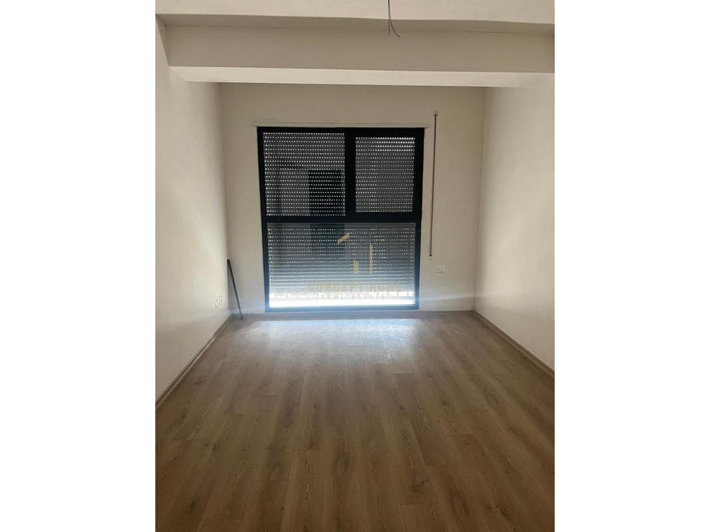Jepet me qera ambient per zyre tek Bulevardi i Ri
