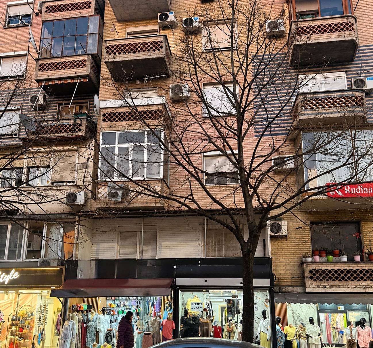 Shitet apartament 2+1 tek rruga Bardhyl