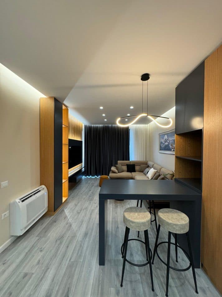 Jepet me qera Apartament 1+1 tek Komuna e Parisit