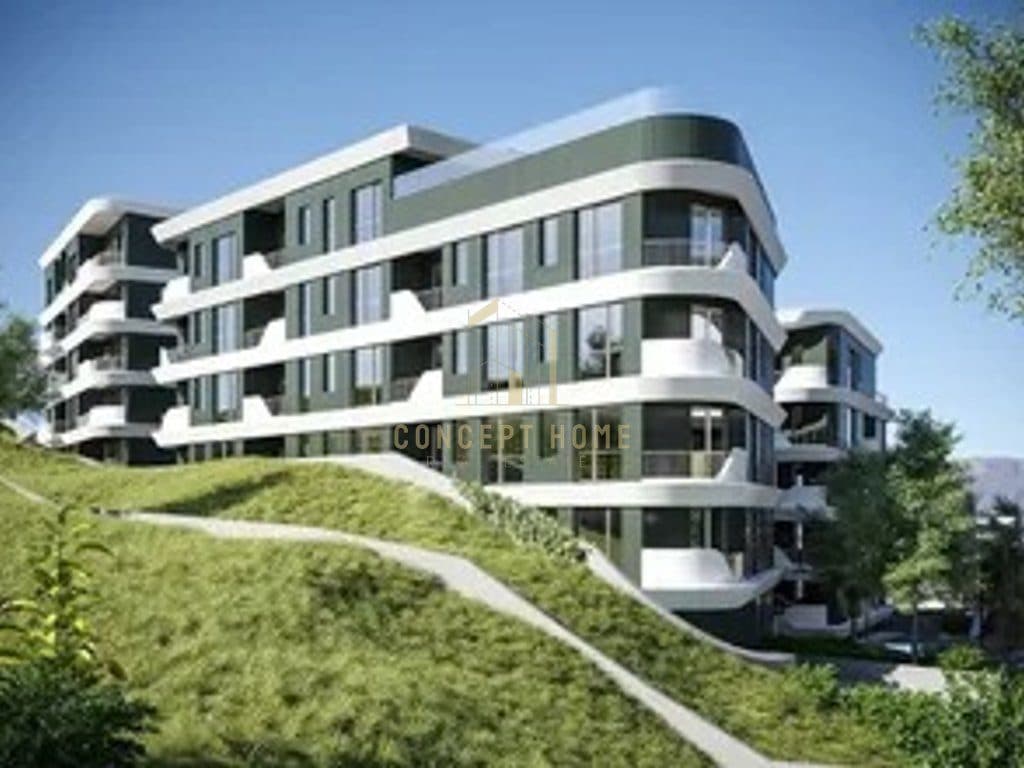 Shitet Apartament 3+1 Liqeni Thate 1