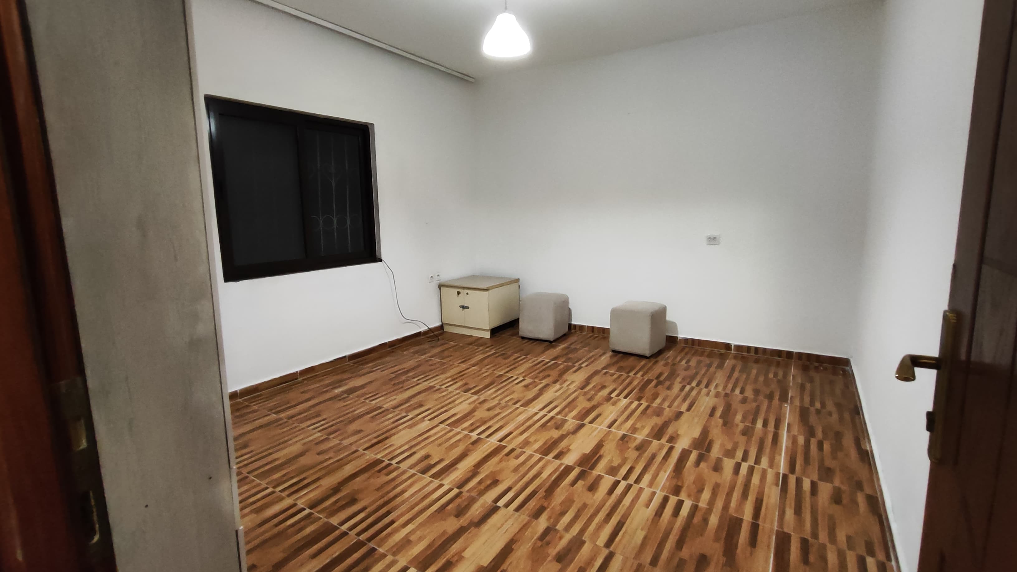 Jepet me qera kati i pare shtepi private 2+1 ne Laprake/32.000 leke muaji 4