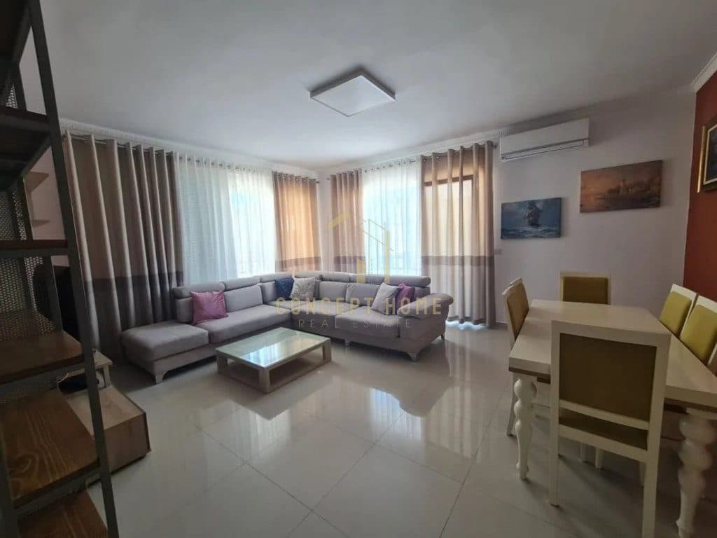 Jepet me qera Apartament 2+1+2 tek Kopshti Botanik