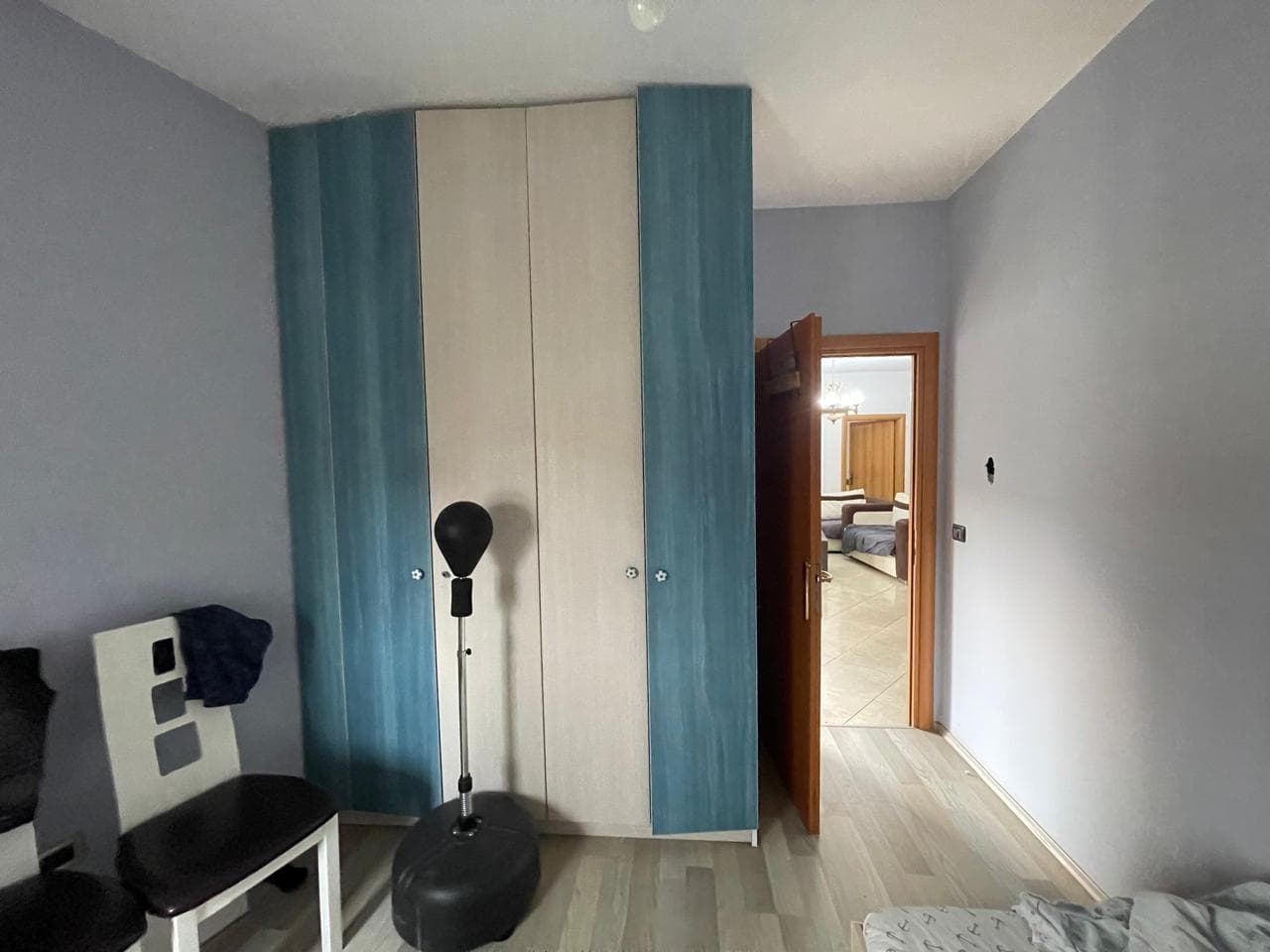 Jepet me qera apartament 2+1 tek Komuna e Parisit