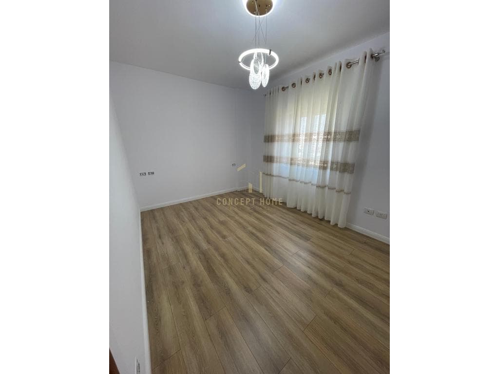 Shitet aprtament 1+1 ne Kombinat 2