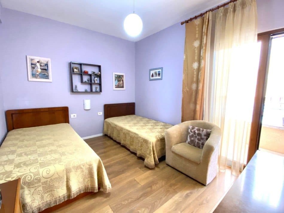 Shitet apartament 2+1 ne Vasil Shanto 4