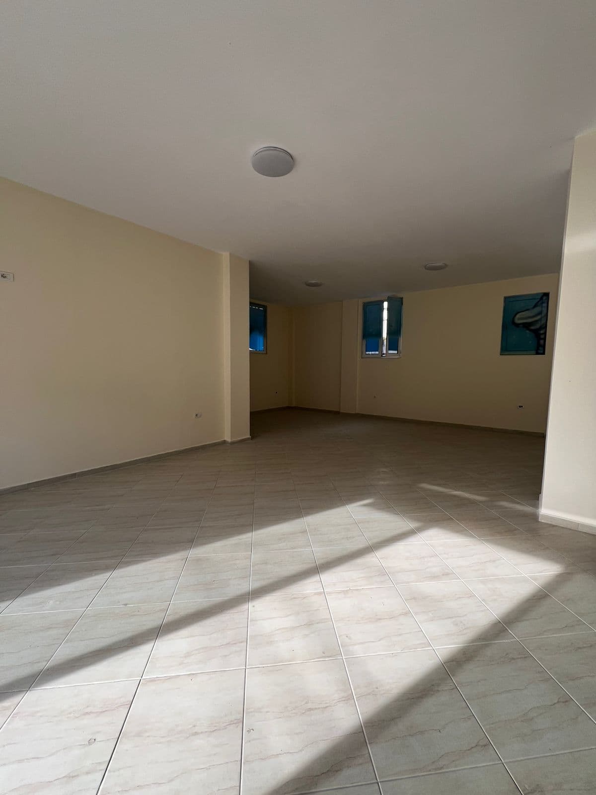 Dyqan To Rent në Komuna e Parisit, Tirana - 1000€ | 130 m² 3