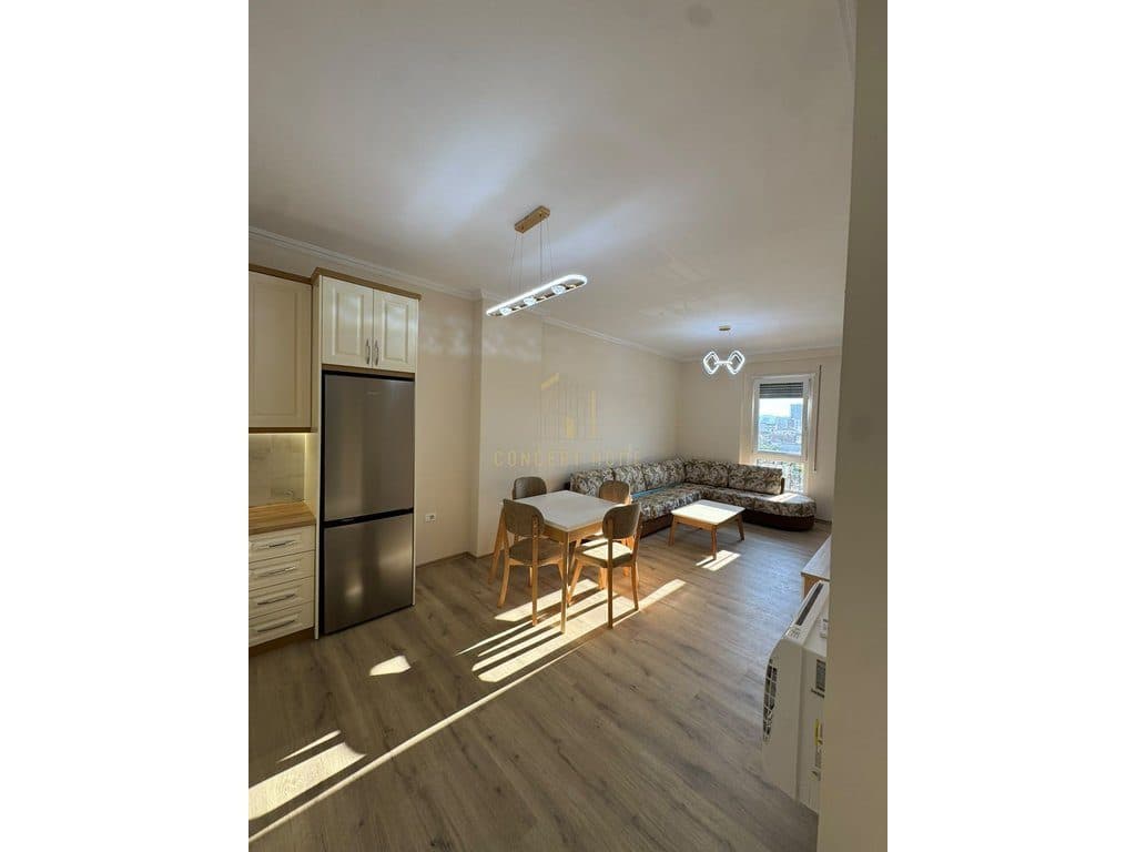 Jepet me qera Apartamenti 1+1 ne 5-Maj