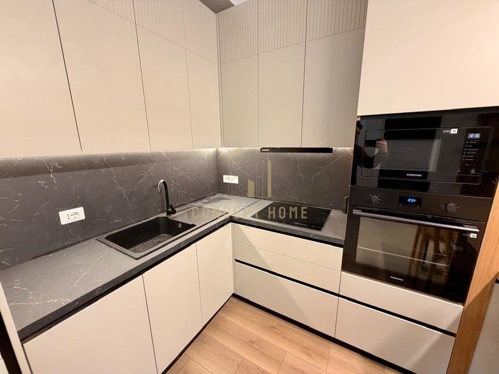 Jepet me qera apartament 1+1 tek Komuna e Parisit 3