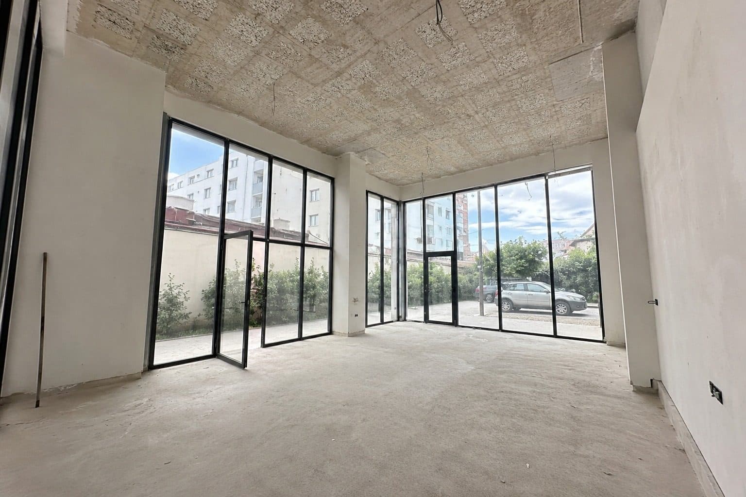 Dyqan në Shitje në Yzberisht, Tiranë - 412.500€ | 75 m²