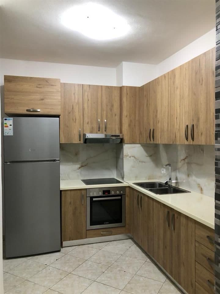 Shitet apartamenti 2+1 Tek Ish Fusha Aviacionit 4