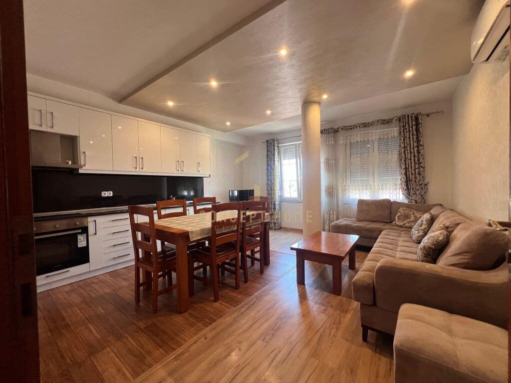 Jepet me qera apartament 2+1 ne 5 maji , 420 Euro/muaj