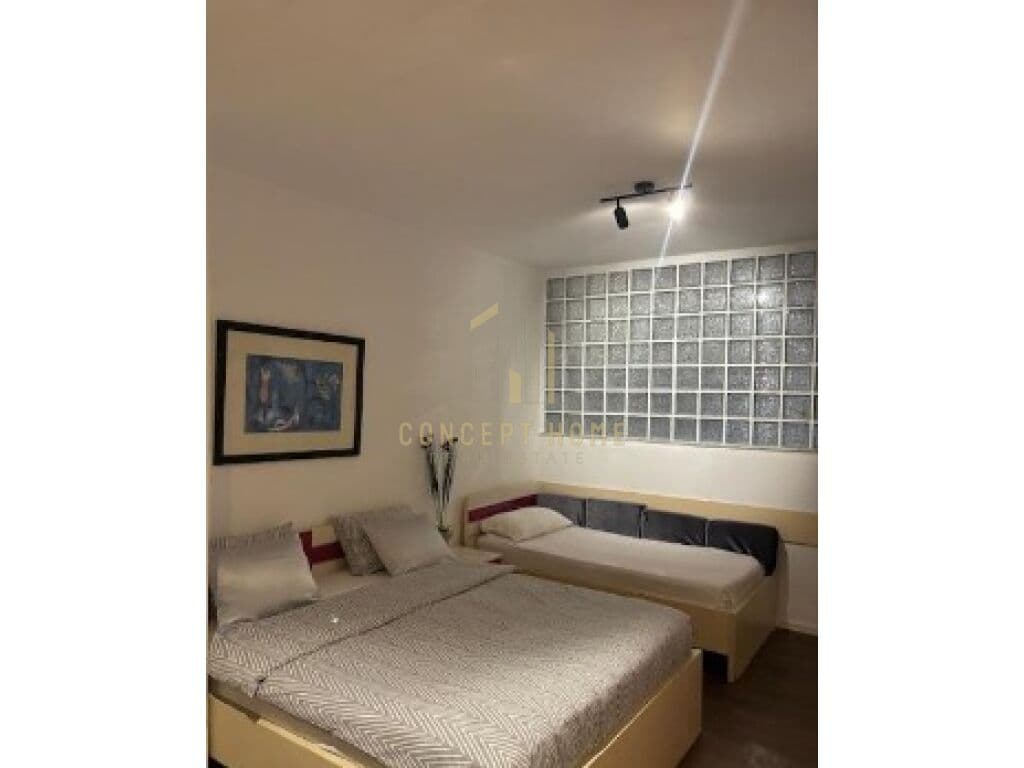 Shitet Apartament 1+1 tek Xhamia e Tabakve/150,000 euro 2