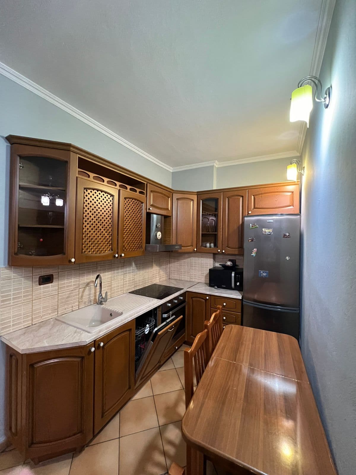 Apartament 3+1+2 Me Qira tek Komuna e Parisit - 750€ 2