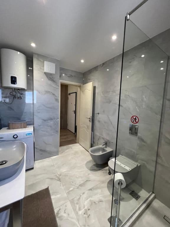 Jepet me qera Apartament 1+1 ne Qender 4