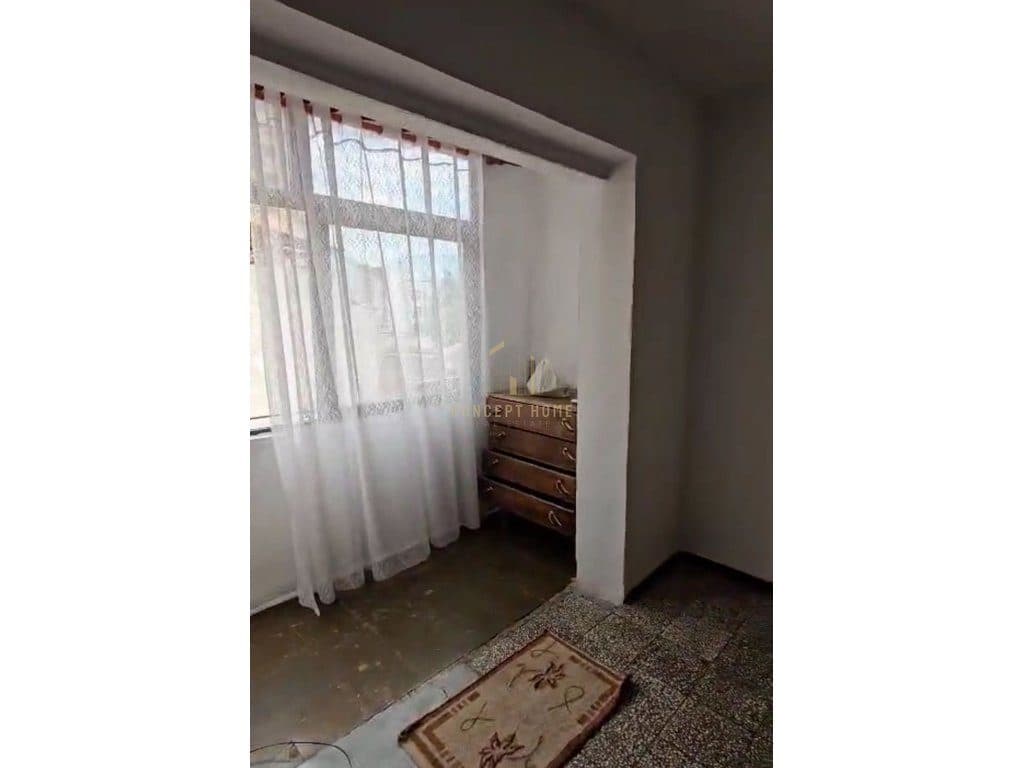 Shitet Apartament 1+1 Tek Pazari i Ri 4