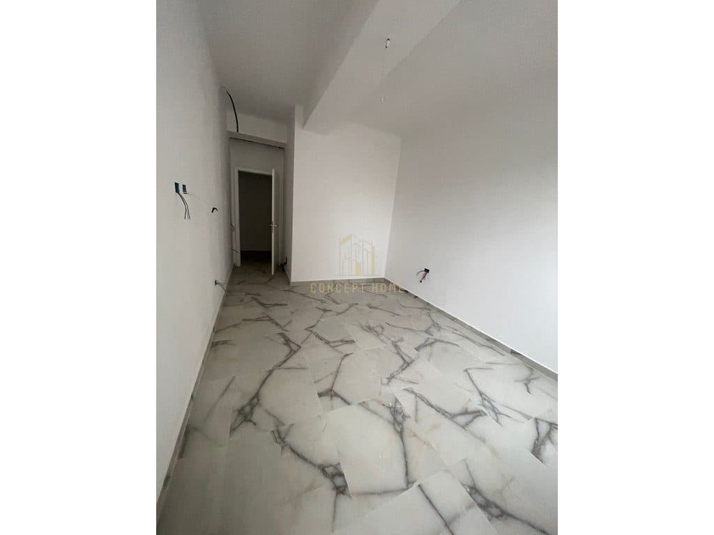 Shitet apartament 2+1+2 + post parkimi tek Liqeni Thate 2