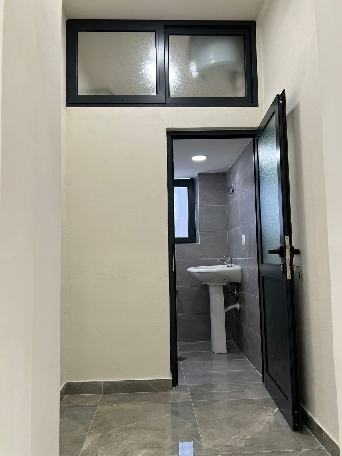 Dyqan 1+1 Me Qira në Stadiumi Dinamo, Tiranë - 2500€ | 67 m² 2