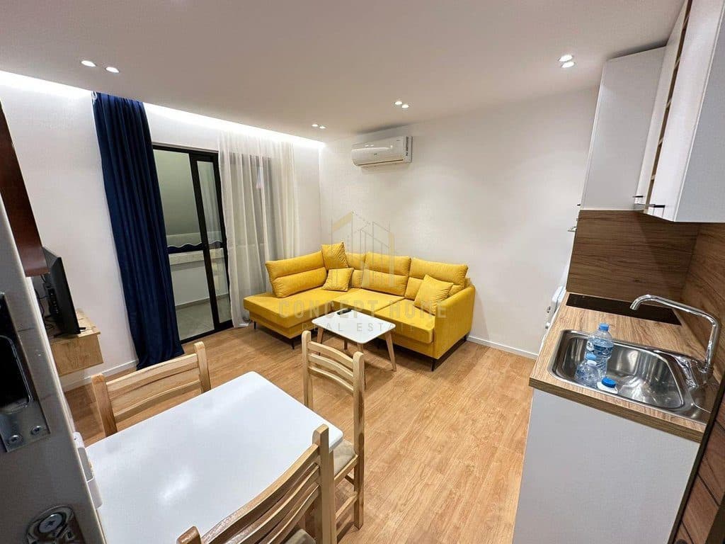 Shitet Apartament 3+1 Liqeni Thate