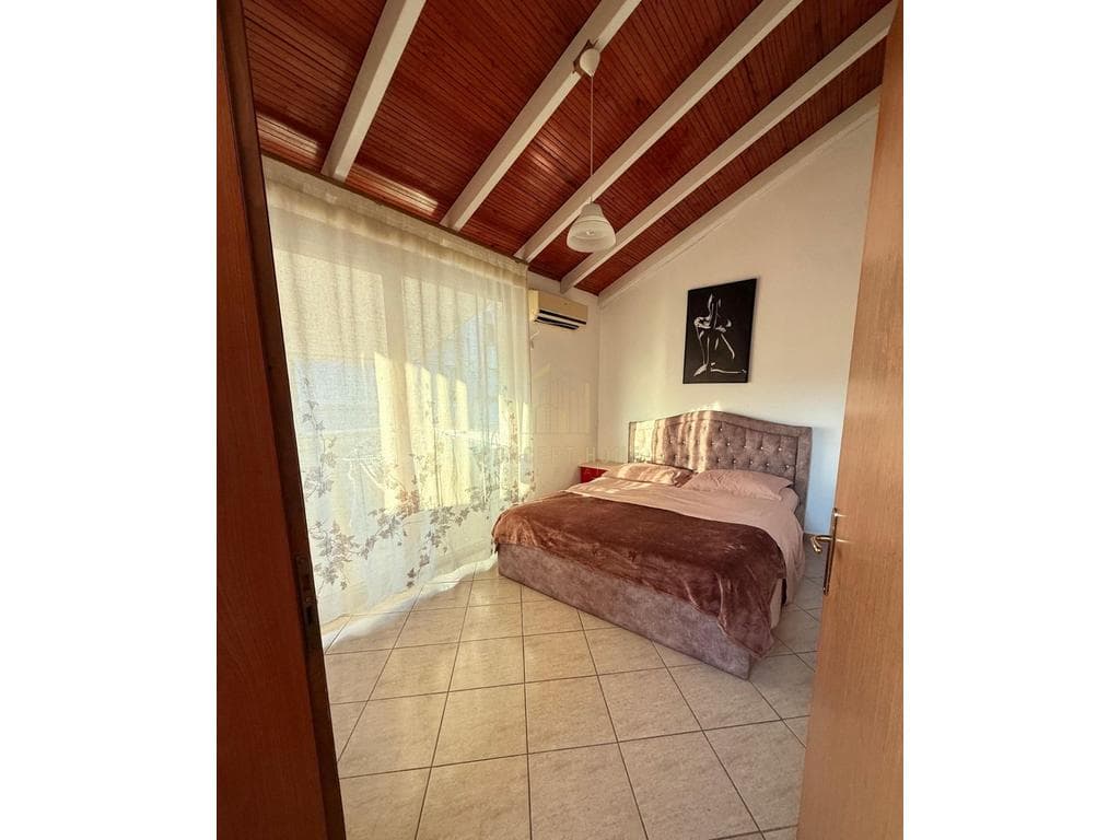 Jepet me qera apartament 1+1 ne Qender. 3