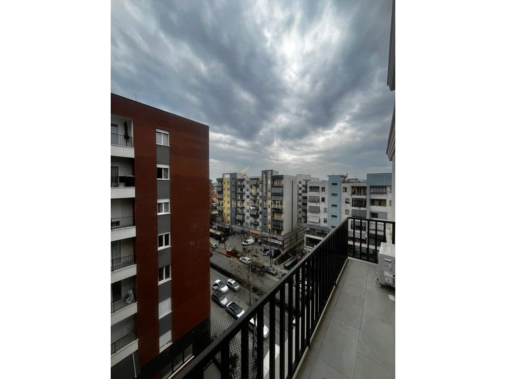 Shitet Apartament 2+1 ne Kamez 2