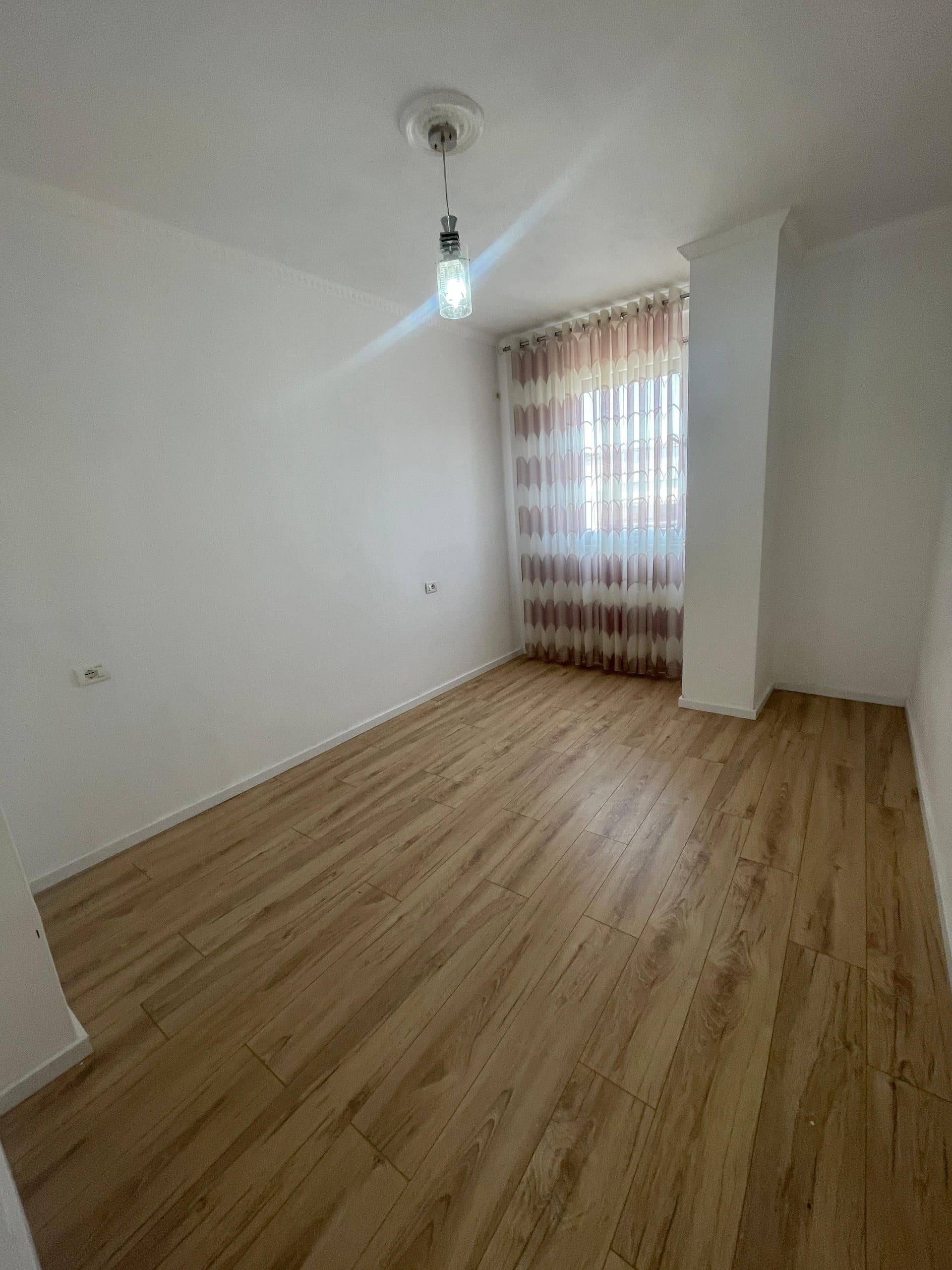 Shitet apartament 1+1 Yzberisht 2