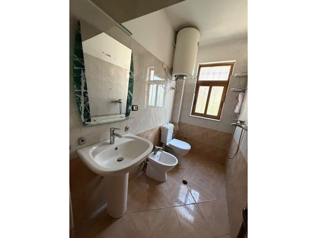 Jepet me qera apartament 2+1 ne Vasil Shanto 4