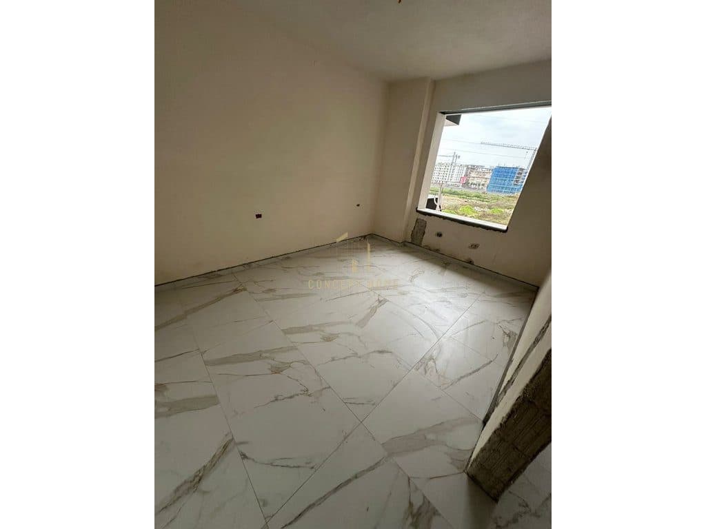 Shitet Apartament 1+1 ne Golem
