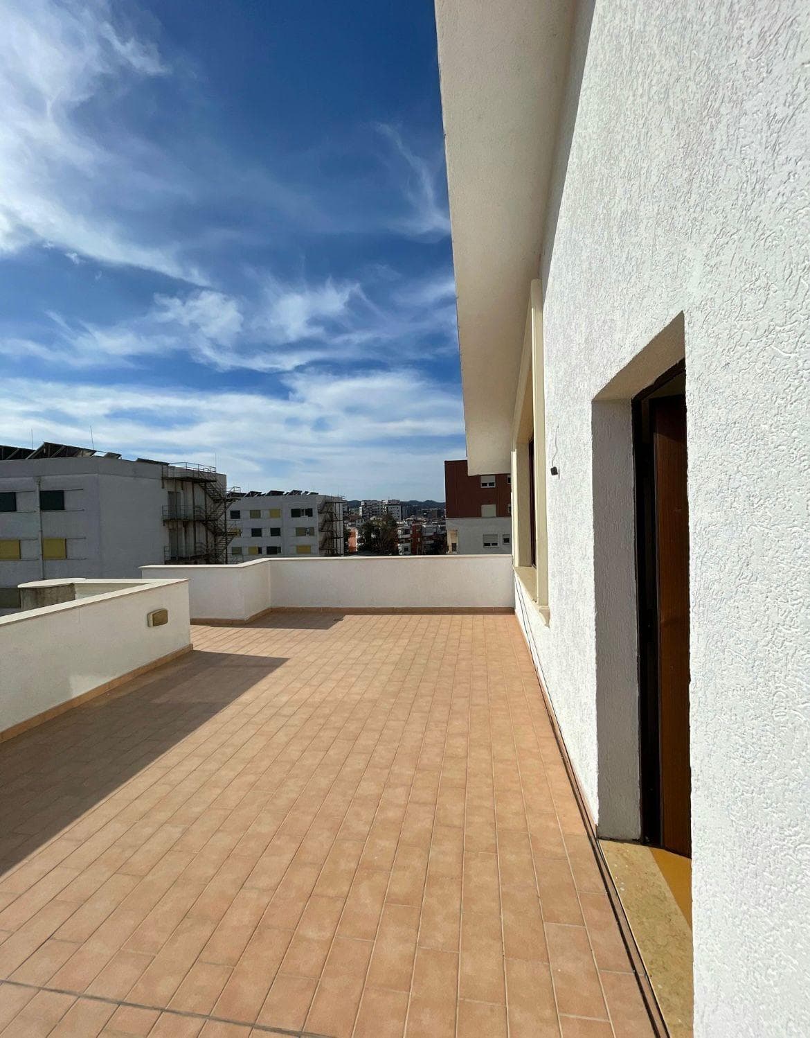 Jepet me qera Apartament 1+1 tek 21 Dhjetori
