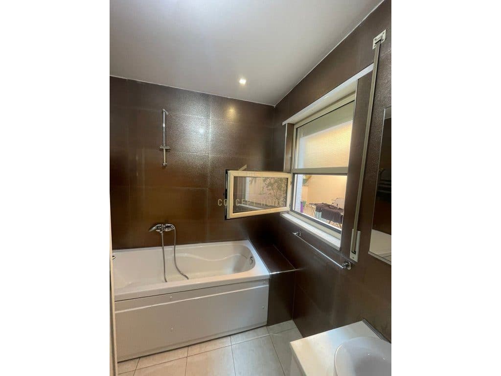 Apartament modern në shitje – Komuna e Parisit, Tiranë 2