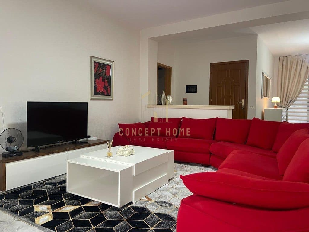 Jepet Shtepi Private me qera tek Pazari i Ri/65,000 lek