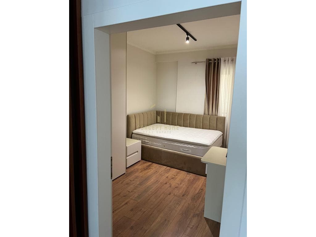 Jepet me qera apartment 2+1+2 tek Komuna Parisit 4